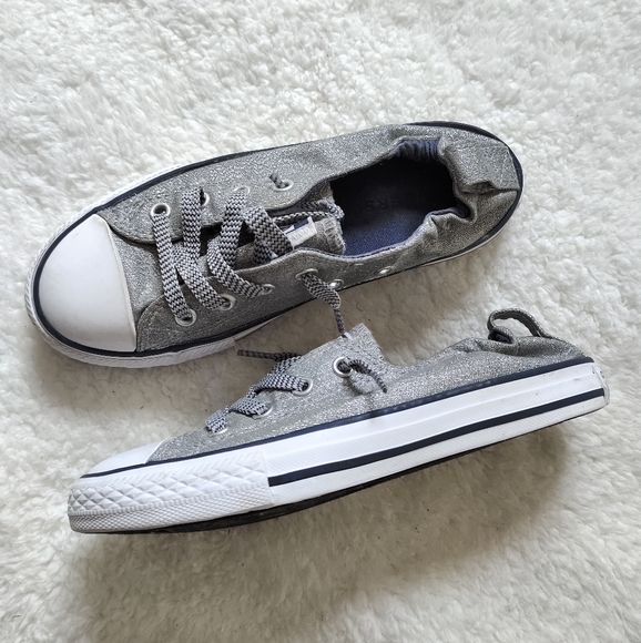Converse Girls Size 2 Metallic Silver Shoreline